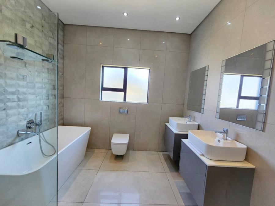 4 Bedroom Property for Sale in Heron Banks Golf Estate Free State